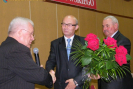 Nowy przewodniczacy Rady odbiera gratulacje od wiceprzewodniczacych.jpg