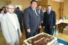 tortem osobiście częstował solenizant Piotr Walkowski.jpg