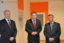 0013 -(od lewej) Dyrektor ZZOZ w Ostrowie Wielkopolskim Tomasz Gostomczyk, Poseł na Sejm RP Bartosz Arłukowicz i Starosta Ostrowski Włodzimierz Jędrzejak.