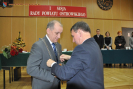 0118 - Włodzimierz Jedrzejak przekazuje insygnie Pawłowi Rajskiemu