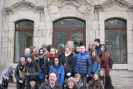 przed_muzeum_w_gorskim_miasteczku.jpg