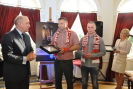 kibice_ostrovi_1909_ze_swoim_wawrzynem_.jpg