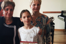 Marysia (w środku) z jurorką (pierwsza z lewej) i pedagogiem Jaoanną Barą