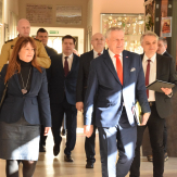 Wiceminister z MSWIA odwiedził klasy mundurowe w Przygodzicach