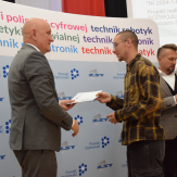 Odebrali certyfikaty 