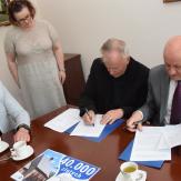 Podczas renowacji ołtarza odkryli polichromie 