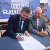 Akt erekcyjny pod geriatrię wmurowany