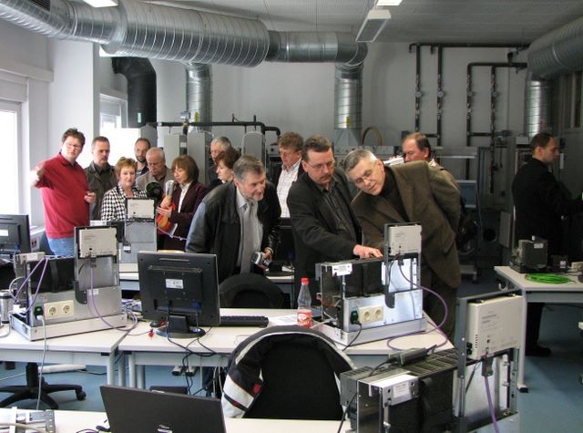 * ostrowscy_nauczyciele_w_nowoczesnych_pracowniach_mechatronicznych_2007.jpg