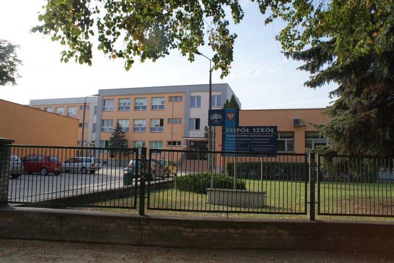 * budynaek ZSTE CKU