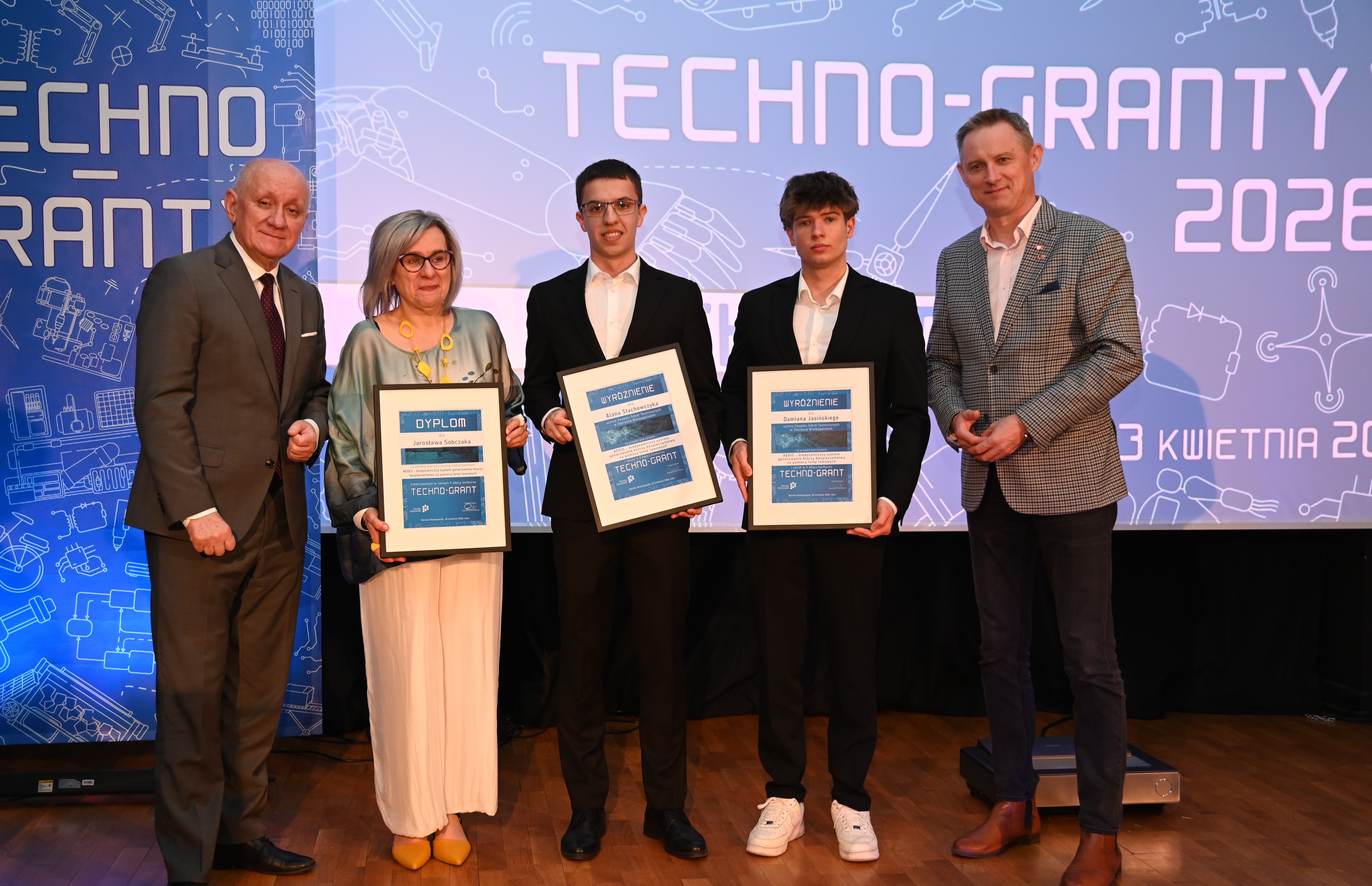 * Wyroznienie - TECHNO IDEA